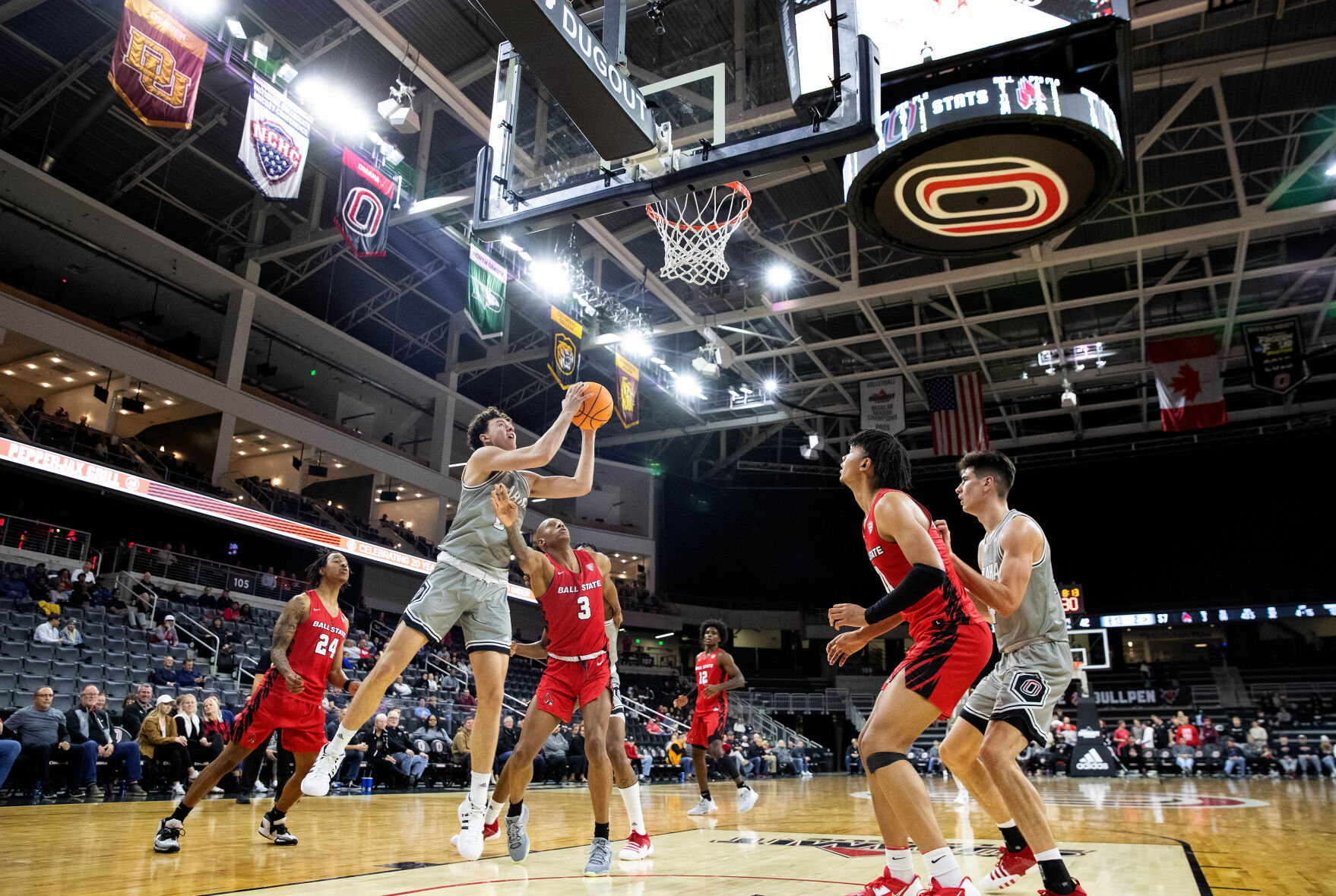 111722-owh-spo-unobasketball-em17.jpg